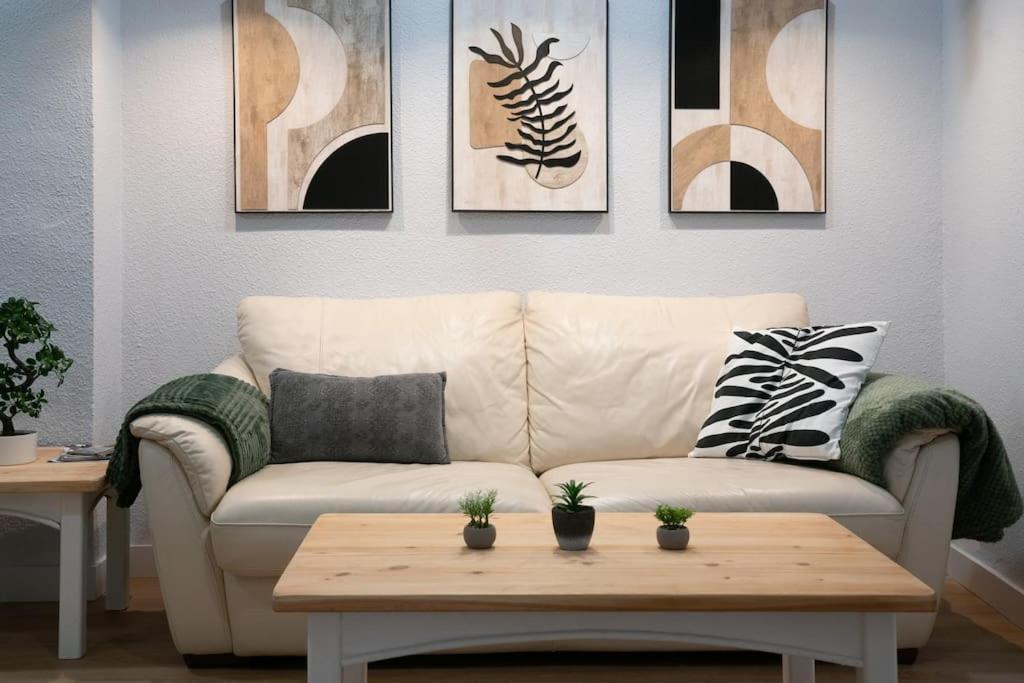 Apartamentos Alfaqueque B Sevilla Eksteriør billede